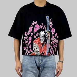 Camiseta Gráfica Negra Corta Personalizada para Hombre, Oversize, Manga Corta, Estampado de Calavera, Estilo Urbano, Algodón, Venta al por Mayor - Product Image 4