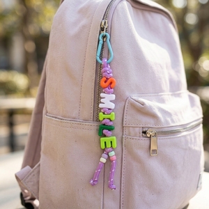 Breloque de sac en cordon tressé avec perles lettres SMILE faites à la main, porte-clés, tirette de fermeture éclair pour sac à dos et sac à main, cordon de suspension, articles cadeaux au design esthétique et mignon - Product Image 5