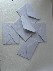 Set de Papelería con Pétalos de Flor de Astera, Sobres de Papel con Semillas Hechos a Mano, Tarjetas Ecológicas Plantables, Papel de Regalo - Product Image 4