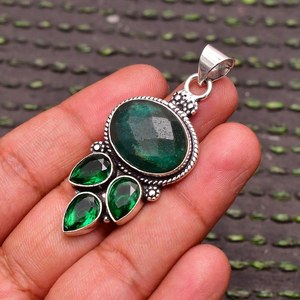 NIKHIL GEMS Élégant Pendentif Charme Vintage Émeraude Diopside Fait Main en Argent Sterling 925 Bijoux en Pierres Précieuses Certifiés par un tiers - Product Image 5