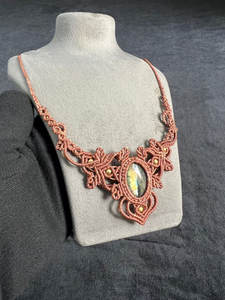 Collier statement en macramé complexe en labradorite, fait main, avec perles d'imitation en forme de fleur, pour soirée, bijoux minimalistes HARI OM - Product Image 4