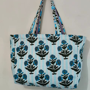 Sac de plage matelassé en coton imprimé à la main avec fermeture éclair pour femmes - Product Image 1
