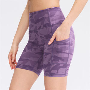 Shorts de sport moulants imprimés pour femmes, taille haute, en polyester extensible, pour gym et yoga, avec logo personnalisé, séchage rapide, compression - Product Image 4
