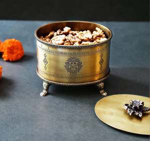 Caja ornamental de latón metálico, ideal como caja de regalo para frutos secos, también puede ser utilizada para guardar joyas y otros pequeños objetos. - Product Image 6