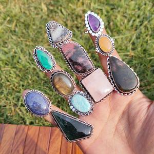 แหวนทองเหลืองประดับหินธรรมชาติ ช่วยบำบัดจักระ บรรเทาความเครียด และป้องกันภัยทางจิตวิญญาณ มีจำหน่ายในราคาที่แข่งขันได้ - Product Image 5