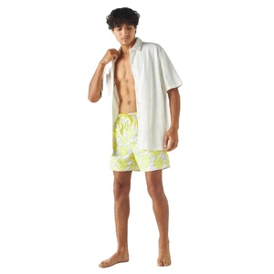 Shorts de bain pour hommes personnalisés avec logo, 100 % polyester, écologiques, anti-UV, séchage rapide, respirants, légers, avec cordon de serrage - Product Image 2