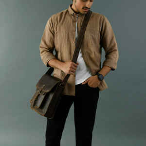 Bolso Mensajero Vintage de Cuero Marrón con Correa de Hombro y Cierre de Hebilla - Product Image 3