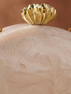 Sacs à main de soirée et de mariage en résine blanche faits à la main avec perles et motifs géométriques, chaînes magnétiques multicolores - Product Image 3