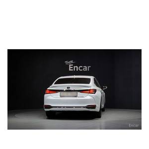 Lexus ES 2024 con Paquete de Diseño F-Sport, Volante a la Izquierda, Asientos de Cuero, Cámara Trasera, 49,133 km - Product Image 4