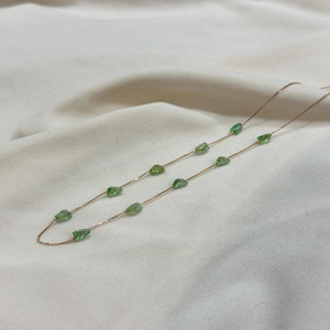 Collier en or 18 carats avec pierre précieuse verte taille triligne, chaîne olive sauge pour femme, bijou de luxe unisexe délicat et géométrique, idéal pour offrir - Product Image 3