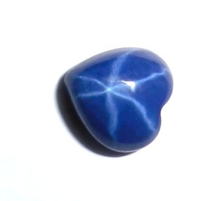 Saphir bleu étoilé en forme de cœur 6x6 mm 1 carat, cabochon poli créé en laboratoire avec effet étoile à 6 branches pour la fabrication de bijoux - Product Image 3