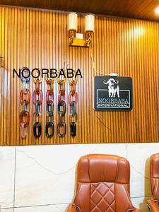 Décoration murale en résine NoorBaba avec chaîne, design Art Déco, faite à la main pour la chambre ou le salon - Product Image 3