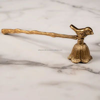 Rustikaler Kerzenlöscher aus Messing mit Vogelstangen-Design, Handwerkzeug für Kerzen