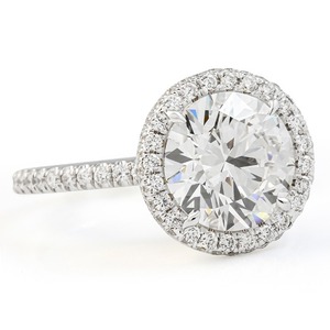 Bague de fiançailles et d'anniversaire en or jaune plaqué rhodium avec halo double bordé de diamants de laboratoire ronds de 2,78 carats - Product Image 3
