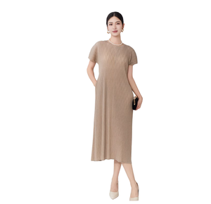 Robe midi en tricot à col rond, couleur unie, manches courtes, coupe ajustée, décontractée, pour tous les jours, tissu acrylique respirant - Product Image 4