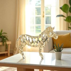 Décoration de table moderne en métal sculpté à la main, girafe de luxe finition or, idéale pour le salon, le bureau ou comme cadeau - Product Image 2