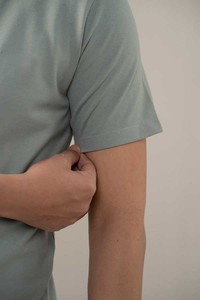 Camiseta de Cuello Redondo para Hombre, Hecha a Medida, de Manga Corta, Color Gris Verde Claro, Algodón Suave, Corte Holgado, para Verano, con Logotipo Personalizado OEM - Product Image 3