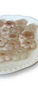 Perles en verre poudré en forme de fleur à 5 pétales de 25 mm faites à la main - Perles Krobo africaines ondulées translucides blanc nacré pour la fabrication de bijoux en gros - Product Image 6