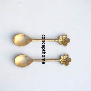 Juego de cucharas de café de latón con diseño de mango en relieve de concha, cuchara de acero espejado para cocina, restaurante, hotel y hogar. - Product Image 4