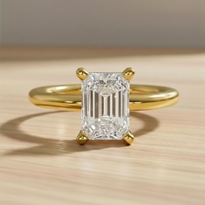 แหวนเพชรทรงเอเมอรัลด์คัท 1 กะรัต ผลิตในห้องปฏิบัติการ ตัวเรือนทอง 18K |   แหวนหมั้นและแต่งงานสุดหรูทันสมัย ได้รับการรับรองจาก IGI |   เครื่องประดับเจ้าสาว - Product Image 1