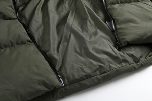 Conçue pour les températures plus fraîches, cette doudoune offre un excellent équilibre entre chaleur et confort. - Product Image 5