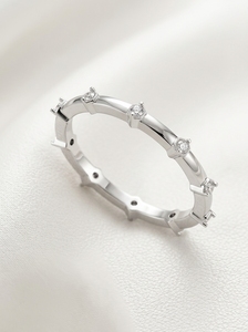 Anillo de Compromiso Moderno para Mujer, Oro Sólido de 14K, Diamante Cultivado en Laboratorio, Corte Esmeralda y Pera, Certificado IGI - Product Image 6