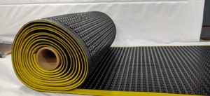 Rouleau de caoutchouc de sécurité jaune de qualité supérieure, imperméable et antidérapant, pour applications intérieures et extérieures, service de découpe - Product Image 6