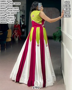 ชุดเลเฮนกาแบบดั้งเดิม - Product Image 2