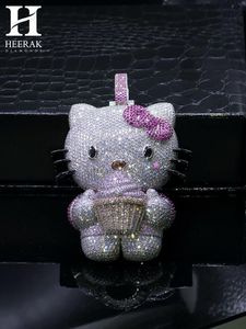 จี้แมวน่ารักแบบ Iced Out สไตล์การ์ตูน ประดับเพชรแล็บโกรว์ จี้ฮิปฮอปสุดหรู เครื่องประดับสั่งทำพิเศษสำหรับผู้ชายและผู้หญิง - Product Image 1