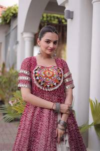 Lehenga Choli de diseño étnico tradicional indio, colección Navaratri, con estampado Bandhani y diseño Kutchi para mujeres, ropa elegante. - Product Image 3