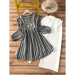 RAYÓN FANCY CON ESTAMPADO DIGITAL TRABAJO TOP CON PALAZZO NEGRO ESTIRABLE - Product Image 1