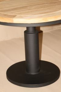 Mesa Auxiliar Redonda de Estilo Industrial con Tapa de Madera de Teca Sólida y Patas de Metal con Recubrimiento en Polvo para Sala de Estar - Product Image 3