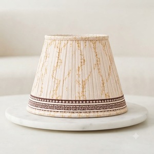 Pantalla de Lámpara Clásica de Lino y Algodón con Diseño Griego |   Pantalla de lámpara plisada decorativa para iluminación de mesa y suelo - Product Image 2