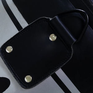 Sac de frappe professionnel en cuir respirant pour le kick-boxing, personnalisable avec logo, équipement de boxe sur mesure, sacs de frappe personnalisés en gros - Product Image 4