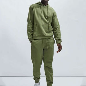 Ensemble de survêtement sportif pour homme, design 2026, avec broderie de logo personnalisée et tissu respirant pour l'entraînement en salle de sport - Product Image 2