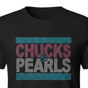 Camiseta de Algodón para Mujer con Diseño Personalizado de Chucks and Pearls, Manga Corta, con Pedrería, Gráfico Brillante, Estilo Casual y Moderno - Product Image 4