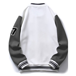 เสื้อแจ็คเก็ตบอมเบอร์สีขาวเทาแบบยูนิเซ็กซ์ หมายเลข 7 ปักลายที่แขน ทรงปกติ คอจีน สวมใส่สบายสำหรับฤดูหนาว มีโลโก้ด้านหน้า กันน้ำ ใส่ได้สองด้าน - Product Image 1