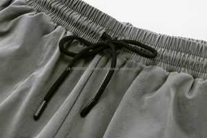 กางเกงขาสั้นเล่นยิมของผู้ชายกางเกงขาสั้นเล่นบาสเก็ตบอลผ้าไนลอนสแปนเด็กซ์แห้งเร็วระบายอากาศได้ดีสำหรับฤดูร้อน - Product Image 3