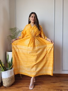 Robe longue kaftan à imprimé ethnique pour femme, coupe ample décontractée, avec logo frontal, idéale pour l'été, les mariages et les soirées - Product Image 1