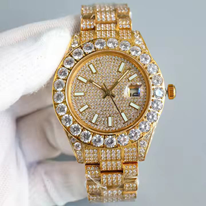Reloj de cuarzo de lujo con diamantes de moissanita personalizados de diseño único, estilo hip hop, brillante, para hombre, disponible para la venta. - Product Image 1
