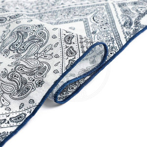 Pañuelo de seda estampado de tela suave para uso diario, vestimenta informal y accesorios de viaje. - Product Image 4