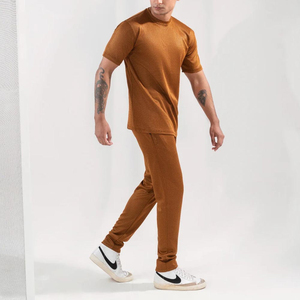Conjunto Deportivo para Hombre, Color Marrón Sólido, Cuello Redondo, Manga Corta, Corte Regular, Transpirable, Algodón y Elastano, Ropa Casual para Primavera - Product Image 2