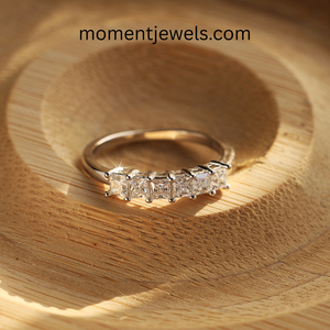 Bague de mariage minimaliste avec pierres taillées carrées, argent 925, finition or, bijoux fins pour femmes, bijoux élégants pour femmes - Product Image 3