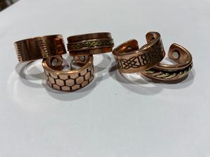 Anillo de Cobre para Terapia Magnética, Alivio del Dolor de Artritis, Curación, Tamaño Personalizable, Logotipo, Diseño Moderno y Elegante, Colores Naturales, Unisex - Product Image 1