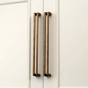 Poignée de porte d'armoire antique nordique, poignées de porte personnalisées gravées, poignées de commode en bronze, poignée de porte carrée - Product Image 4
