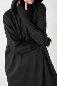 Vestido Deportivo Modesto de Manga Larga para Mujeres Musulmanas, con Capucha, Túnica Deportiva con Bolsillos, Diseñado para Entrenamientos en el Gimnasio y Fitness - Product Image 2