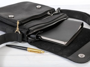 Bolso Mensajero de Cuero Premium a Bajo Precio, Elegante Bolso de Hombro para Hombre para Oficina, Trabajo, Viajes, Portátil y Uso Diario - Product Image 4
