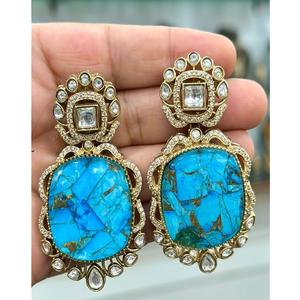 Boucles d'oreilles en or plaqué laiton radiant avec pierres Moissanite inspirées de Sabyasachi, pour femmes et jeunes filles, idéales pour les mariages - Product Image 1