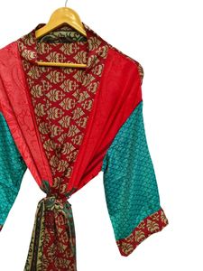Regalos para ella: Kimono de patchwork, bata larga para dormir, ropa de noche, hecho a mano en India, kimono vintage de sari de seda reciclada. - Product Image 3