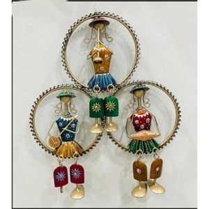 Sculpture murale en métal Art Déco représentant un musicien ethnique pour la décoration de Diwali et des anniversaires - Product Image 2